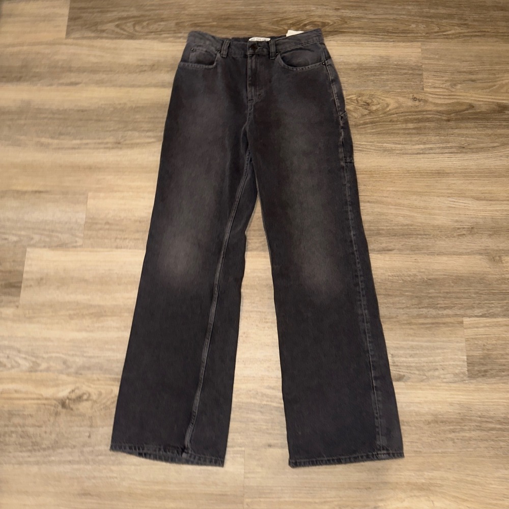 Women’s Straight Leg Jeans in Washed Black